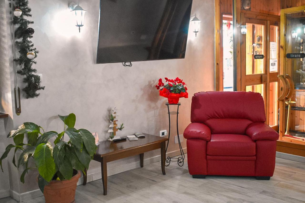 Lo Sciatore Hotel & Restaurant كاميغلياتيلو سيلانو المظهر الخارجي الصورة