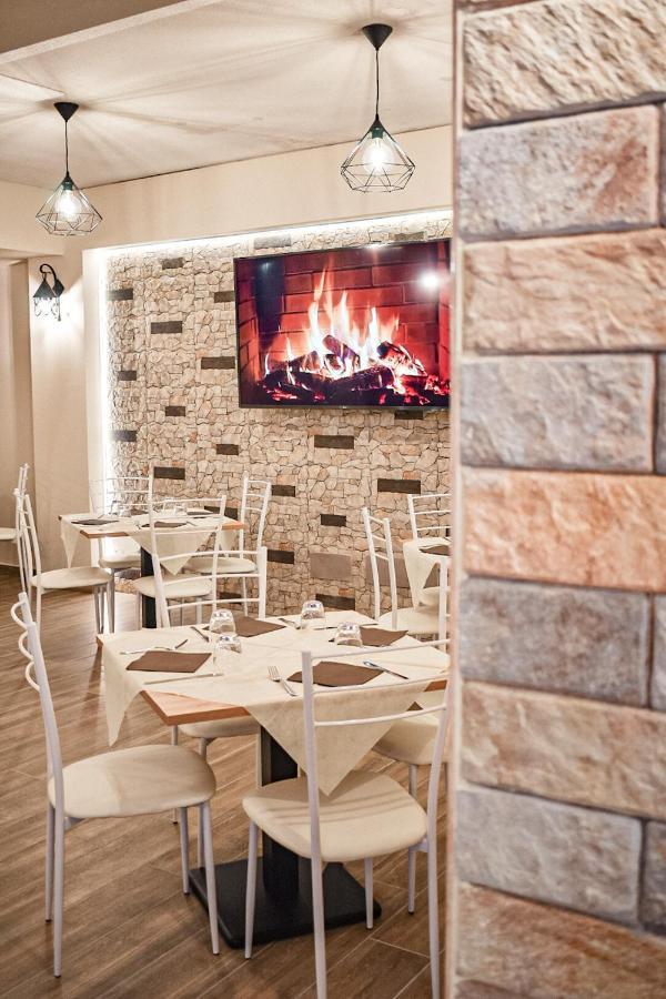 Lo Sciatore Hotel & Restaurant كاميغلياتيلو سيلانو المظهر الخارجي الصورة