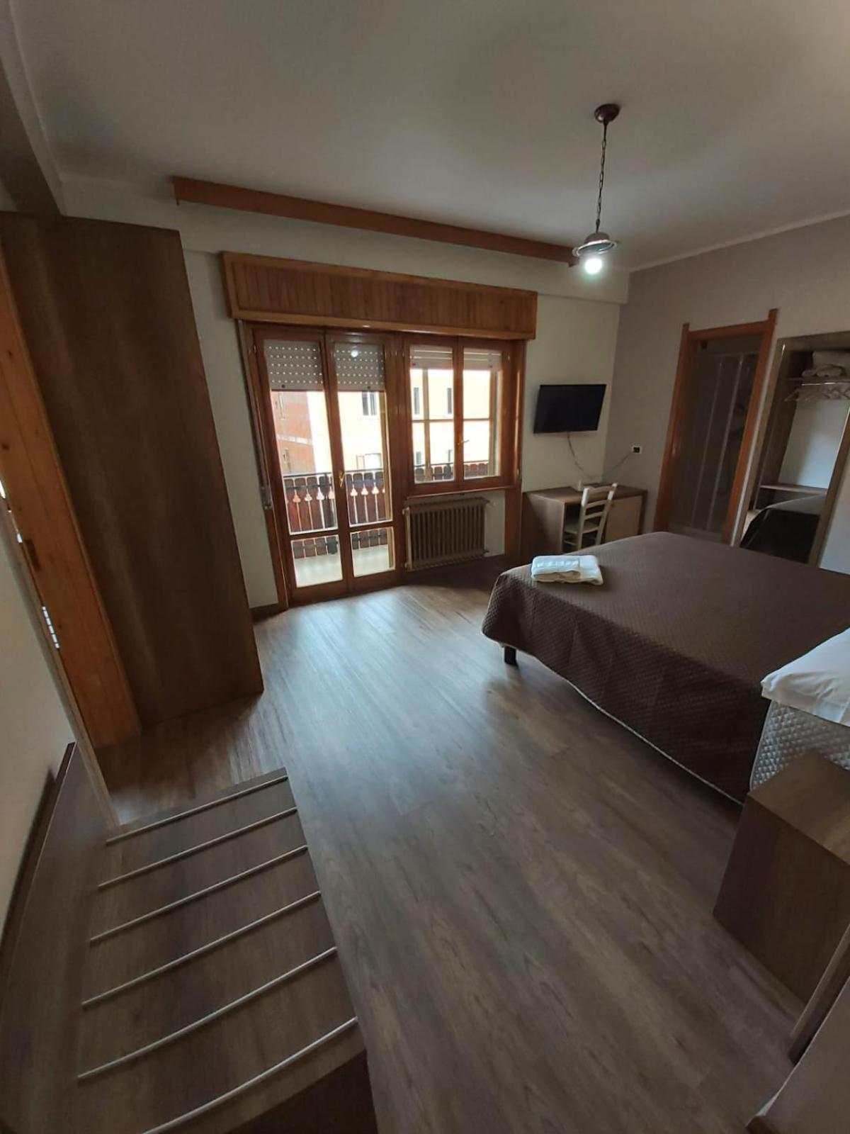 Lo Sciatore Hotel & Restaurant كاميغلياتيلو سيلانو المظهر الخارجي الصورة